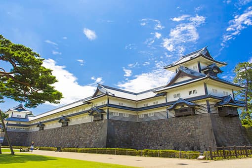 金沢城公園・兼六園を散策（自然と歴史を満喫）／金沢21世紀美術館でアート鑑賞