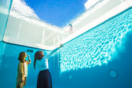 金沢21世紀美術館でアート鑑賞＆写真撮影